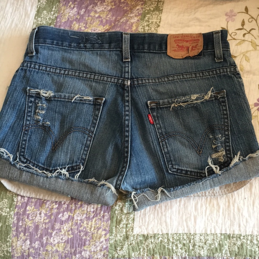 LEVI’S shorts - Picture 2 of 3